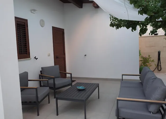 Casa Sul Mare Con Piscina Племмирио